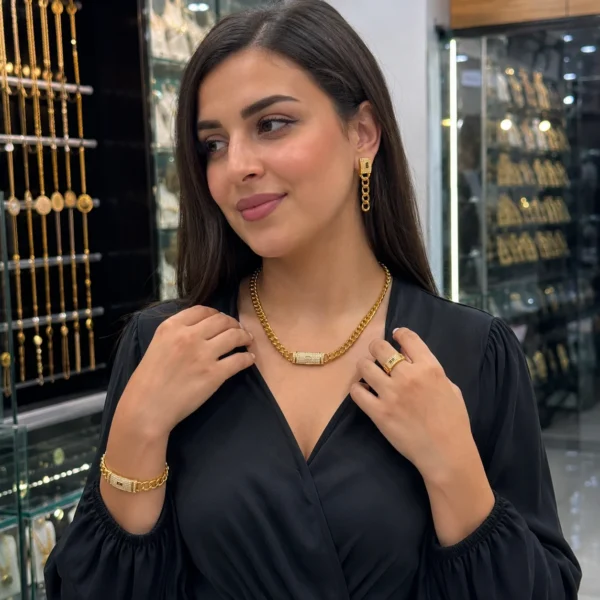 طقم مجوهرات نسائي فاخر بتصميم السلاسل الذهبية ✨ — image 3